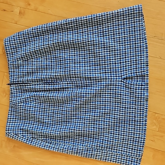 Wildlife Sportswear checked light weight Skirt. - Picture 4 of 12